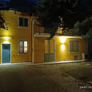  Apartment Un Angolo A Milano...